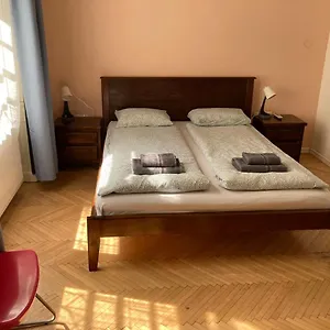 Inn A10 Center, Budapest